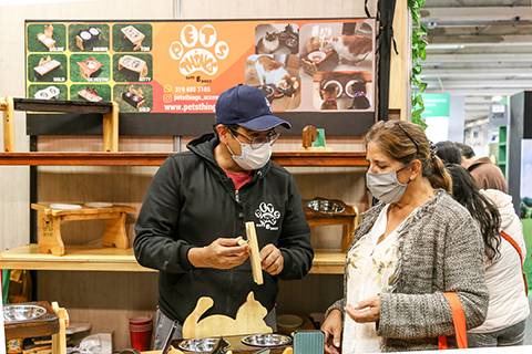 哥伦比亚波哥大黄牛饲养及农产品展